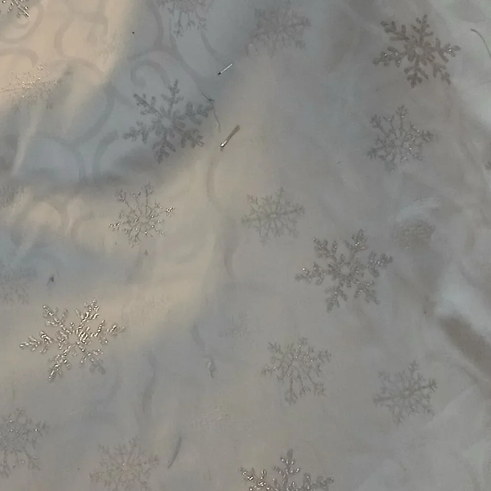Christmas Tree Skirt - white with Silver Snowflakes